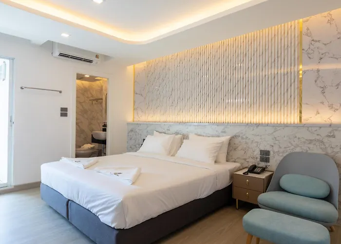 Hotel Airbus At Phawana Station 5*