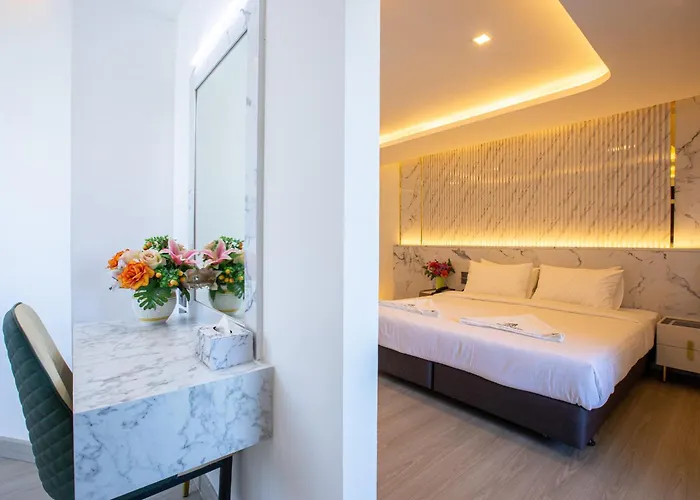 Hotel Airbus At Phawana Station Bangkok