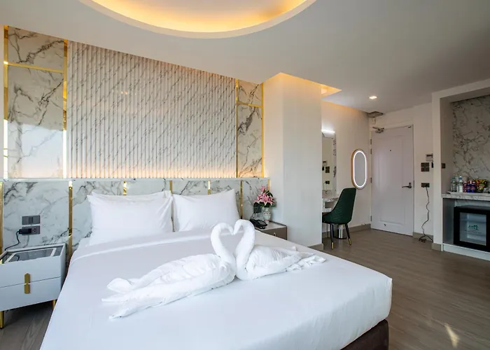 Hotel Airbus At Phawana Station Bangkok