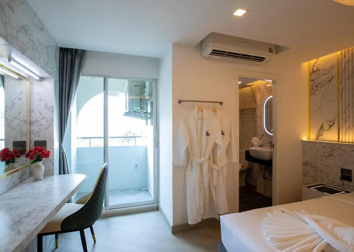 Airbus At Phawana Station Hotel 5*