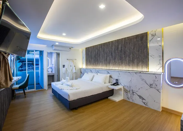 Hotel Airbus At Phawana Station Bangkok