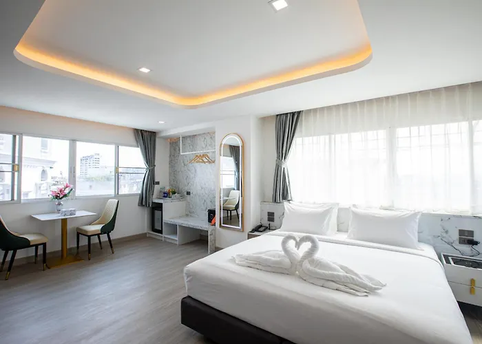 Hotel Airbus At Phawana Station Bangkok