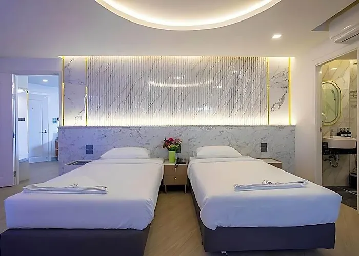 Hotel Airbus At Phawana Station 5*