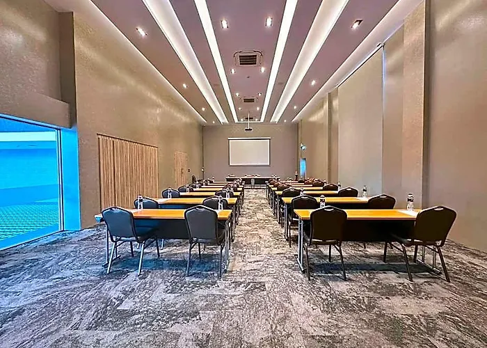 Hotel Airbus At Phawana Station Bangkok